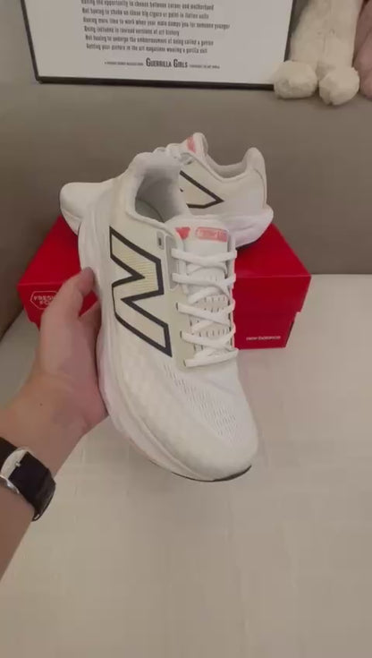 New balance fresh foam 1080V14 , Size 36 to 45 , 
250 dhs🪙🌨️

Zain196
♥️♥️♥️