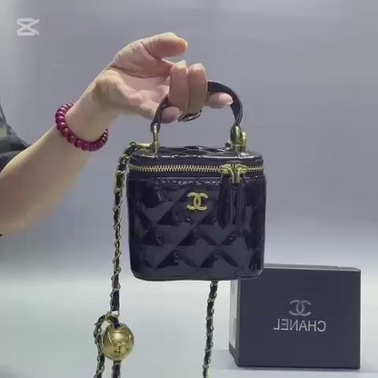 CHANEL
GOOD QUALITY 
WITH BOX  
🎁🎁🎁

90 dhs🪙🪙
SIZE: 11cm

Zain39
♥️♥️♥️