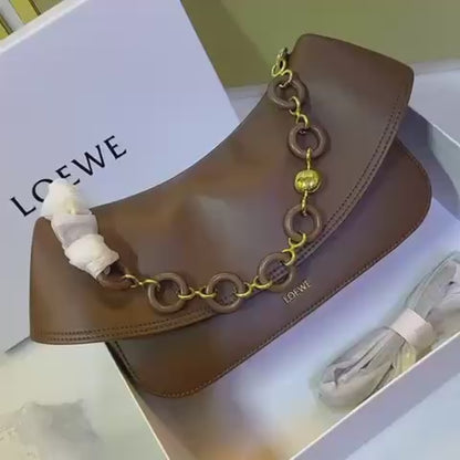 LOEWE 

COPY ONE NEW CAME 
WITH BOX 
🎁🎁🎁

155 dhs🪙🖤

Zain39
♥️♥️♥️