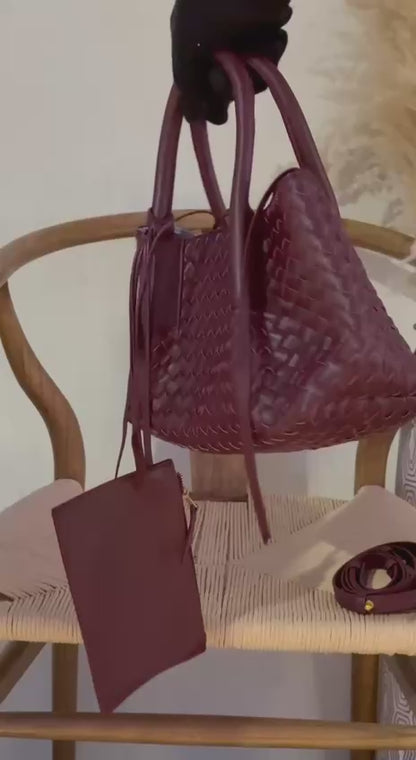 New Collection✨✨✨
BOTTEGA VENETA

25cm
350 dhs🇦🇪

Top quality 
With box🎁

Zain167
♥️♥️♥️