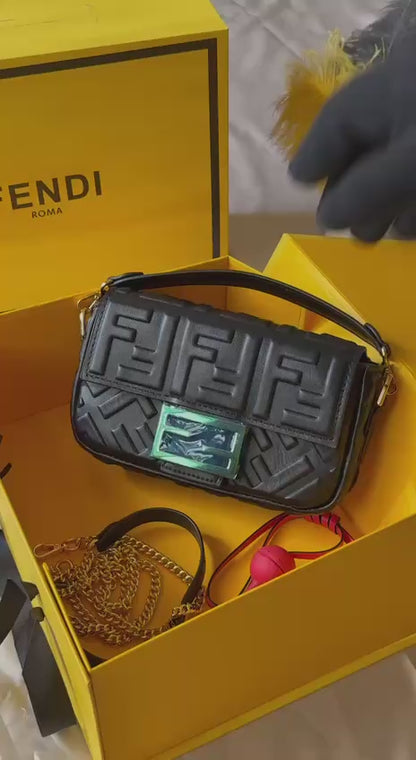 FENDI

20cm
310 dhs🪙🌨️

26cm
330 dhs🪙🌨️

Top quality 
With box🎁

Zain167
♥️♥️♥️