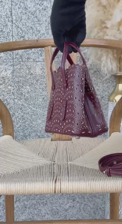 Available again✨✨✨

ALAIA
17cm
300 dhs🪙🌨️

20cm
310 dhs🪙🌨️

Top quality 
With box🎁

Zain167
♥️♥️♥️