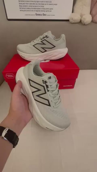 New balance fresh foam 1080V14 , Size 40 to 45 , 
250 dhs🪙🌨️

Zain196
♥️♥️♥️