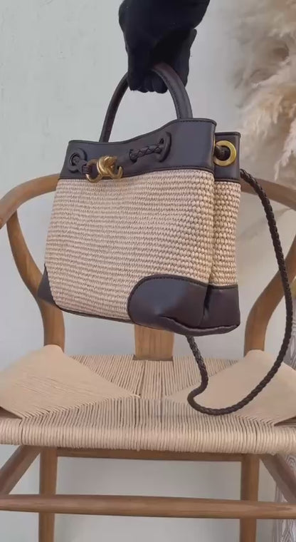 New collection✨✨✨
BOTTEGA VENETA
25cm
350 dhs🇦🇪
Top quality 
With box🎁

Zain167
♥️♥️♥️