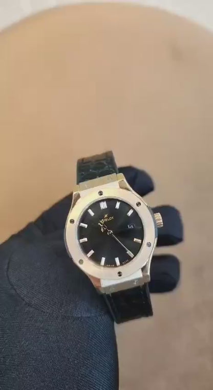 Hublot watch for ladies 
good quality 
290 dhs🪙💕

Zain59
♥️♥️♥️