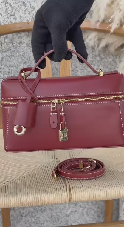 New collection✨✨✨

LORO PIANA
22cm
350 dhs🪙🌨️

Top quality 
With box🎁

Zain167
♥️♥️♥️