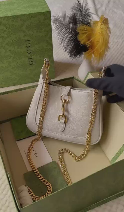 GUCCI
18cm
330 dhs🇦🇪

Top quality 
With box
🎁🎁🎁
Zain167
♥️♥️♥️
