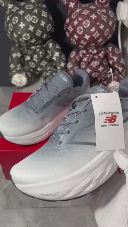 New Balance Fresh Foam X 1080 v14 ‘Grey’🩶
40-45 AVAILABLE 
220 dhs🪙🖤

Zain242
♥️♥️♥️