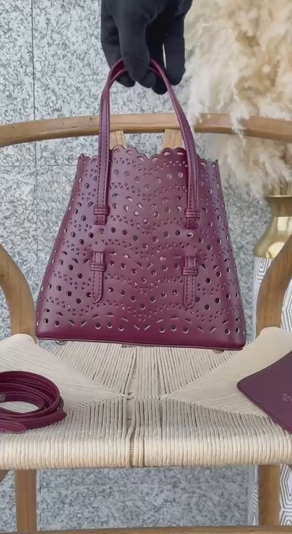 Available again✨✨✨

ALAIA
17cm
300 dhs🪙🌨️

20cm
310 dhs🪙🌨️

Top quality 
With box🎁

Zain167
♥️♥️♥️