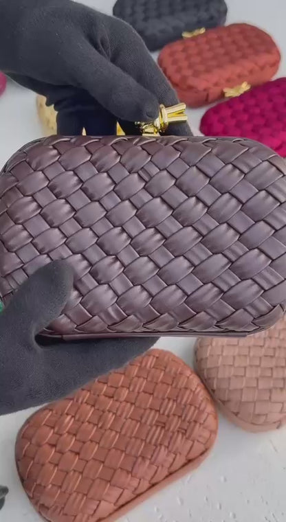 New Collection✨✨✨
BOTTEGA VENETA

20cm
340 dhs🇦🇪

Top quality 

With box
🎁🎁🎁

Zain167
♥️♥️♥️