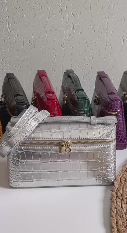 New Collection✨✨✨
LORO PIANA
20cm
350 dhs🪙🌺
Top quality 
With box🎁

Zain228
  ♥️♥️♥️