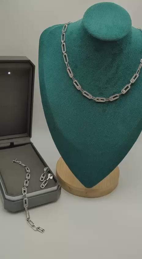 Messika
*Master Quality* 
*Necklace, Earring & Bracelet*
270 dhs🪙🌨️ with Normal Box 🎁
280 dhs🪙🌨️ with Good Box 🎁
300 dhs🪙🌨️ with Master Box 🎁

Zain210
♥️♥️♥️