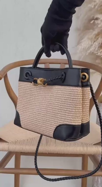 Available Again✨✨✨
BOTTEGA VENETA
25cm
340 dhs🪙💕
Top quality 
With box🎁

Zain167
♥️♥️♥️