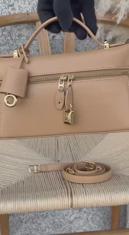New collection✨✨✨

LORO PIANA
22cm
350 dhs🪙🌨️

Top quality 
With box🎁

Zain167
♥️♥️♥️