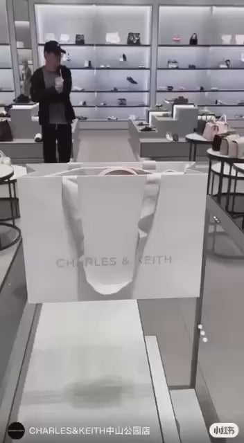 CK

100 dhs🪙🌺

with box
🎁🎁🎁

Super high quality
CHARLES &KEITH

Zain07
♥️♥️♥️