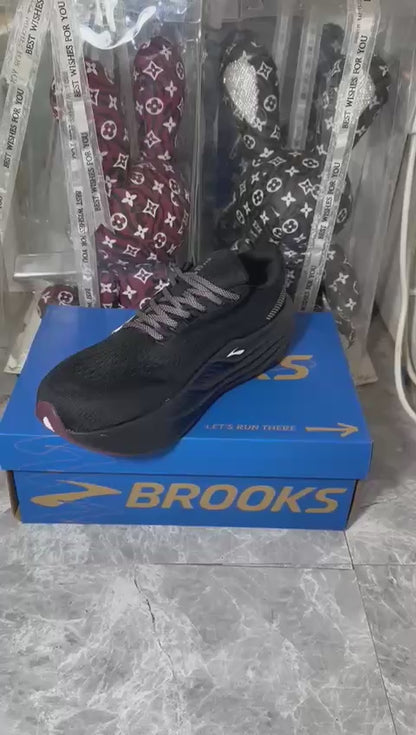 BROOKS Glycerin Max sneakers ‘Black’🖤
36-45 AVAILABLE 
Discount Now🤩
220 dhs🪙

Zain242
♥️♥️♥️
