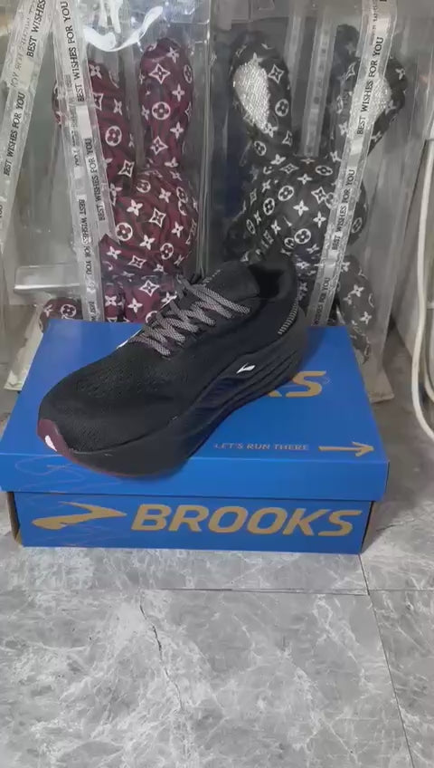 BROOKS Glycerin Max sneakers ‘Black’🖤
36-45 AVAILABLE 
Discount Now🤩
220 dhs🪙

Zain242
♥️♥️♥️