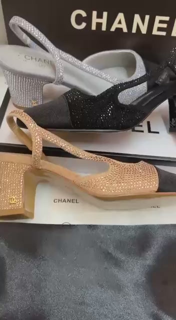 CHANEL
SIZE 36-41 available 
150 dhs🪙🌨️
               GOOD QUALITY 😍

Zain88
♥️♥️♥️