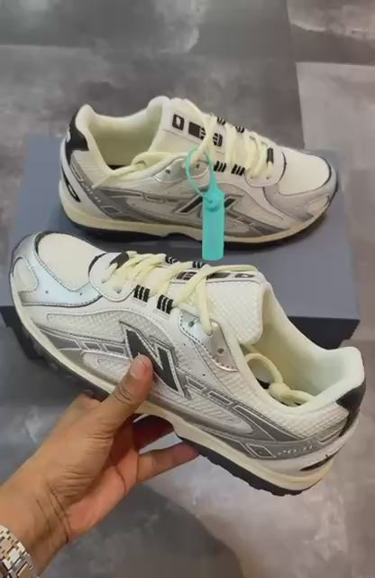 New Balance 204L Silver Metallic Black ，
Size 36-45 ，
230 dhs🪙🖤

Zain18
♥️♥️♥️