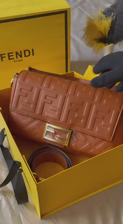 FENDI
 18cm
310 dhs🪙🌨️
Top quality 
With box🎁

Zain167
♥️♥️♥️