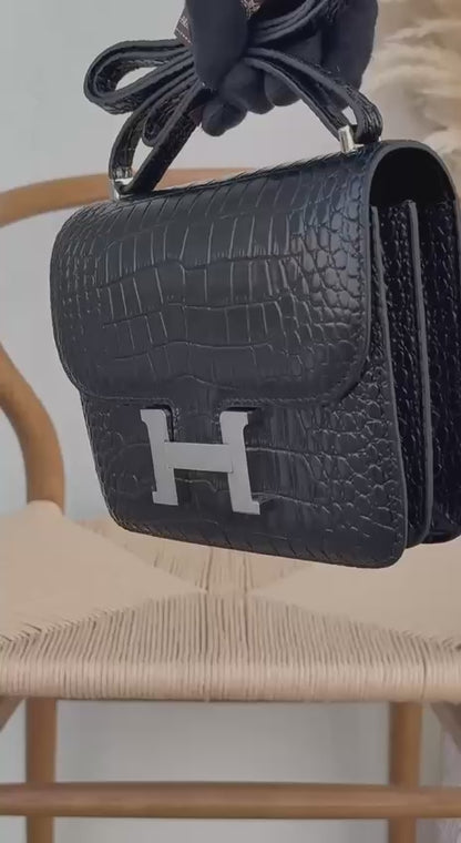 Available Again✨✨✨
HERMES
18cm
350 dhs🪙🌺
Top quality 

With box🎁

Zain228
♥️♥️♥️