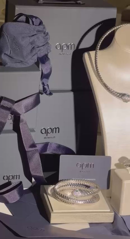 *Apm Monaco*
Quality: Super Master 
Non -Tarnish color 
 Note :- Full Set including (necklace,Bracelet ,earrings & 2 rings )_
For Price 👇 WTSP Text Zain 0568585901

Zain263
♥️♥️♥️