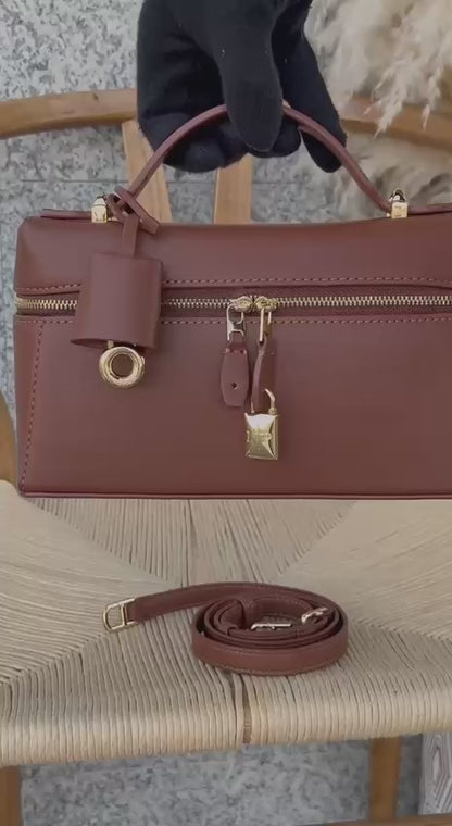 New collection✨✨✨

LORO PIANA
22cm
350 dhs🪙🌨️

Top quality 
With box🎁

Zain167
♥️♥️♥️
