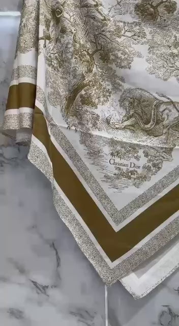 Super master Dior  silk top

350 dhs

Zain262
♥️♥️♥️