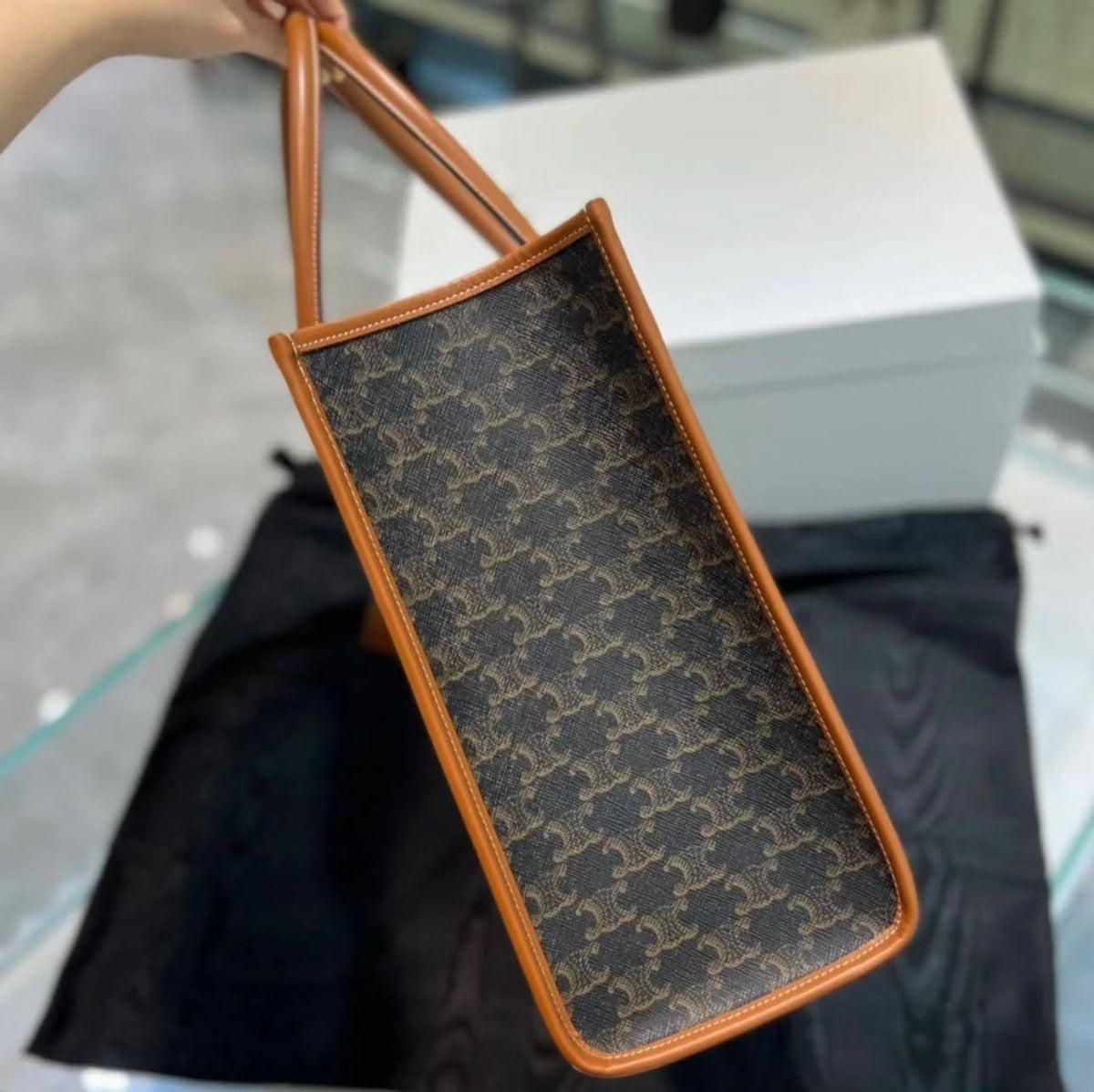 CELINE 

NEW CAME 

GOOD QUALITY 

100 dhs🇦🇪🇦🇪

Zain295
♥️♥️♥️