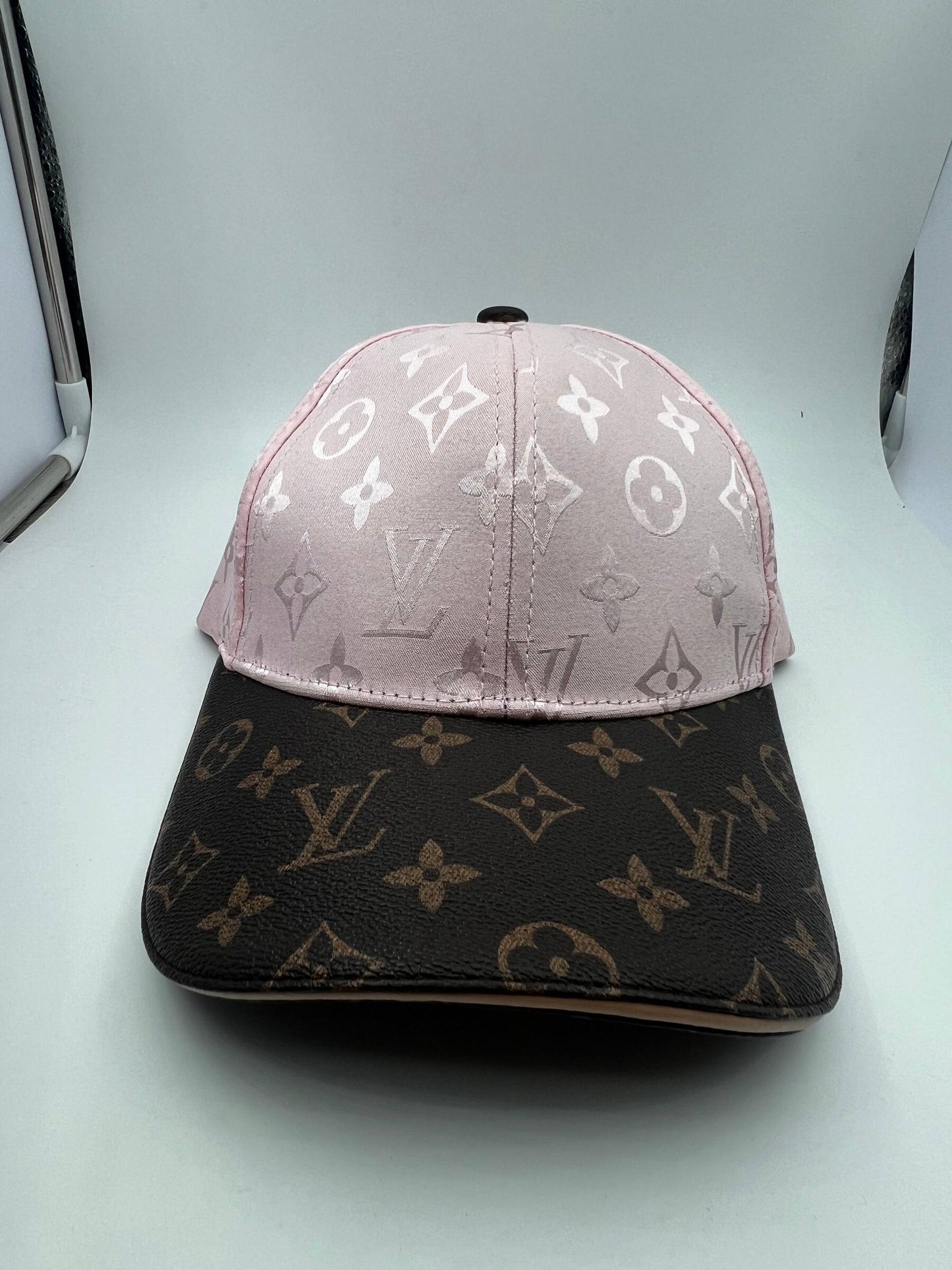 LV
Caps 🧢  
Master quality 💯
50 dhs💓

Zain273
♥️♥️♥️