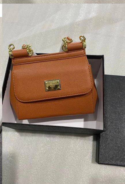 D&G

with box
🎁🎁🎁

100 dhs🪙🌨️

Zain143
♥️♥️♥️