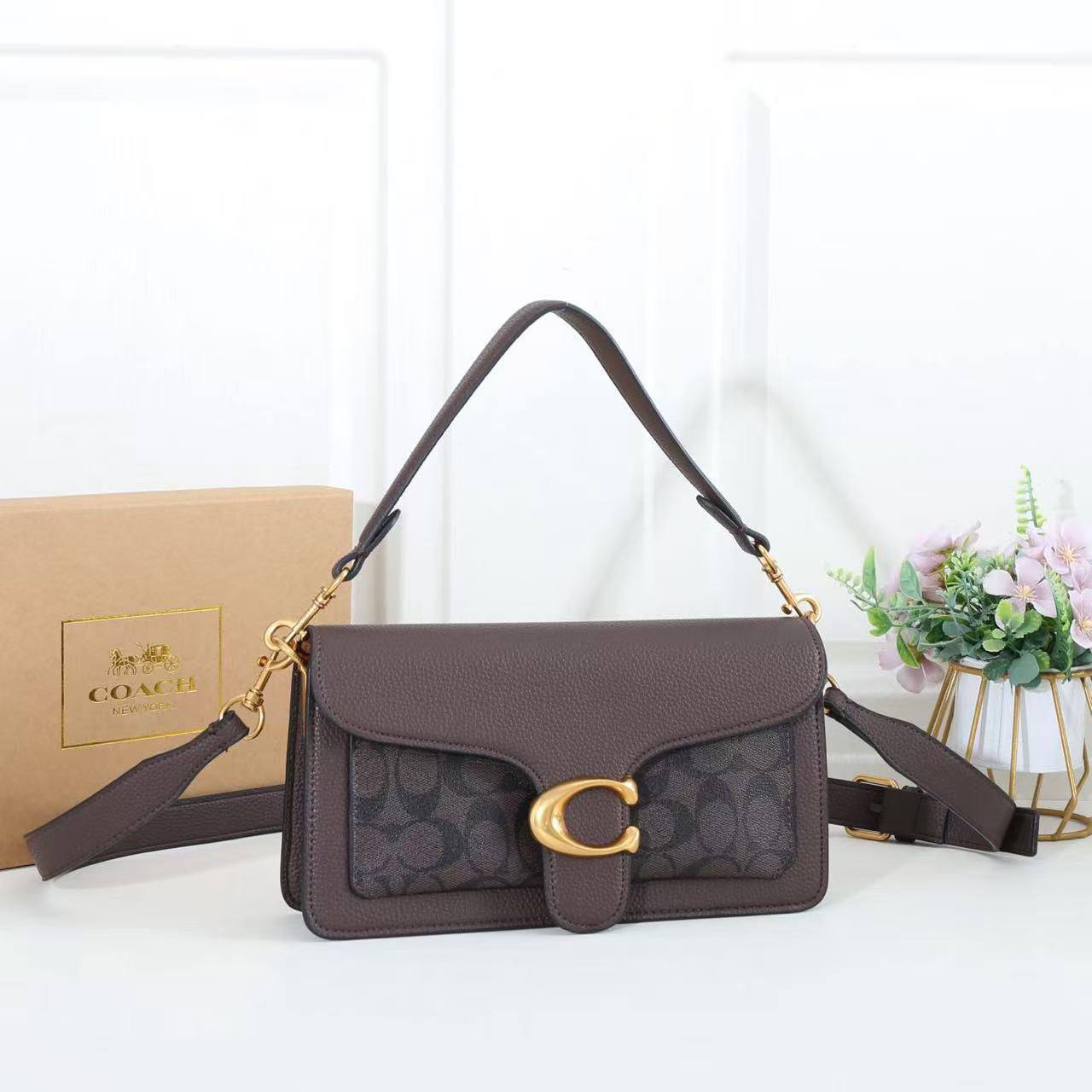 Coach   
100 dhs🌺

with box 📦 

Good quality 

Zain253
♥️♥️♥️