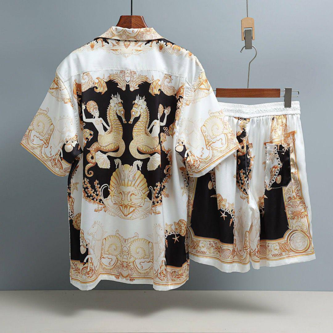 NEW VERSACE
*♕ 𝐒𝐔𝐏𝐄𝐑 𝐌𝐀𝐒𝐓𝐄𝐑 ♕*
SIZE: S,M,L,XL,XXL
450 dhs✅

Zain227
♥️♥️♥️