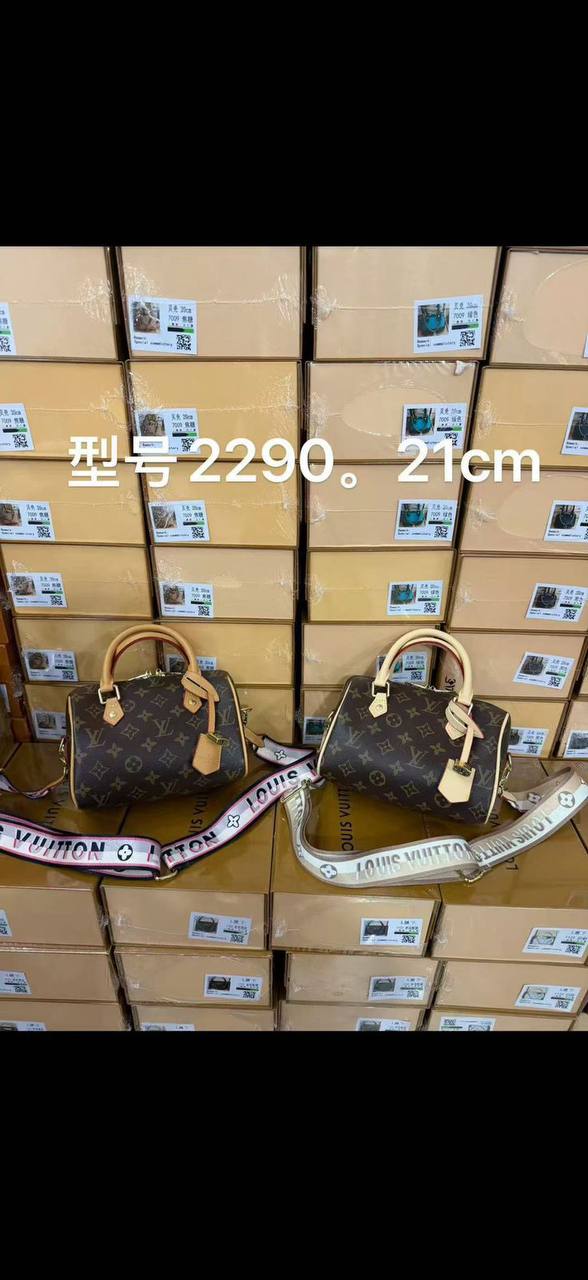 LV SPEEDY 🆕
FOLDING BOX 📦 
100 DHS✅
WITH BOX 📦

Zain28
♥️♥️♥️