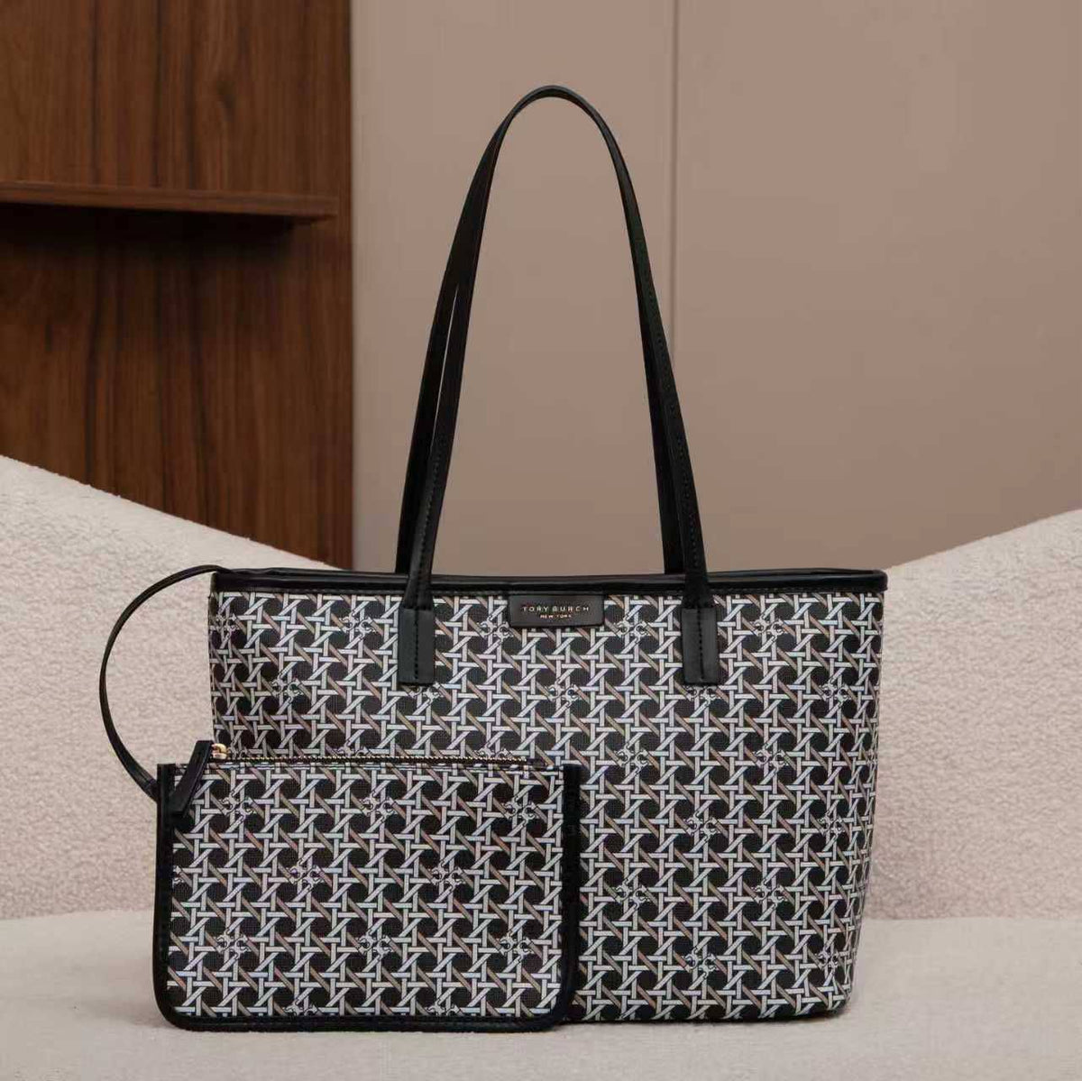 Tory burch

95 dhs🇦🇪🇦🇪🇦🇪

Size30/13/25
2in1
With zipper

Zain07
♥️♥️♥️
