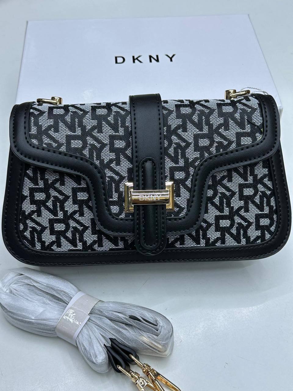 Dkny
Good quality 
Size 23cm
100 dhs✅
With box 📦

Zain70
♥️♥️♥️