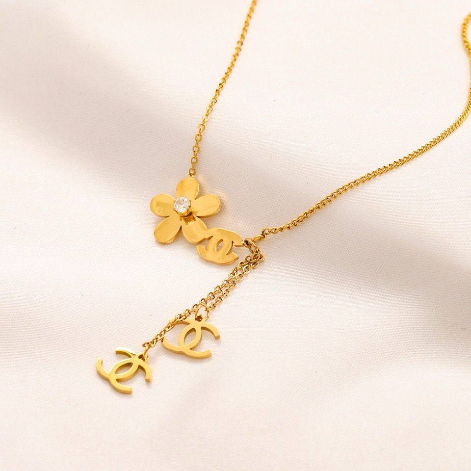New branded necklace Stainless steel 18k gold plated 
Non tarnish 
30 dhs💓

Zain243
♥️♥️♥️