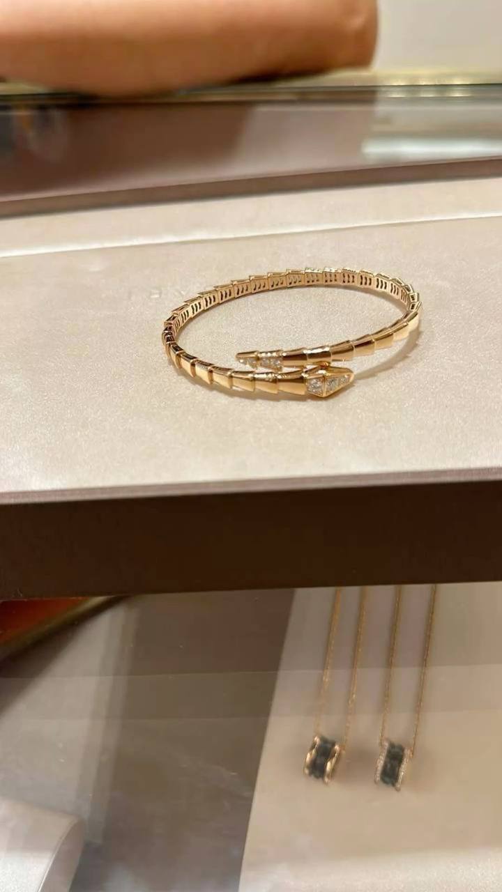 Bvlgari Bangle
Master quality 

*95* AED normal box 📦

Zain48
♥️♥️♥️