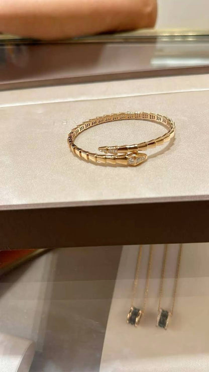 Bvlgari Bangle
Master quality 

*95* AED normal box 📦

Zain48
♥️♥️♥️