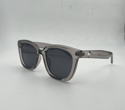 Gentle Monster 
Sunglasses 🕶️ 
good quality 💯
With master box 🗃️ 
50 dhs❣️

Zain273
♥️♥️♥️