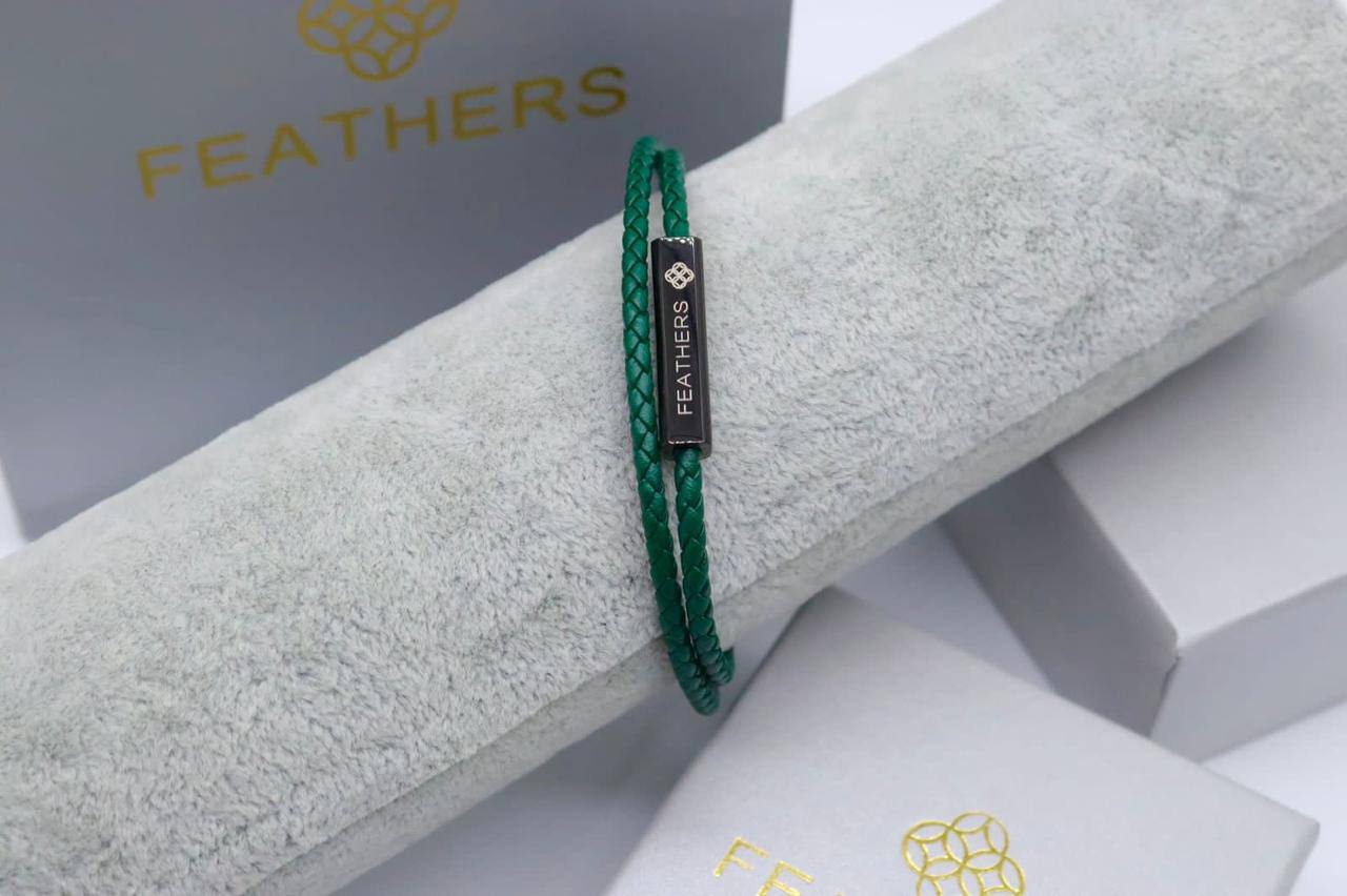 Bracelet 
55 dhs💓
+Box and paper bag🎁

Zain33
♥️♥️♥️