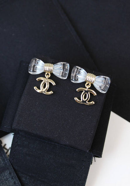 CHANEL 🤍
↗️ *Super Master Quality ®️*
* *New Collection* 
 Chanel the Ribbon 🎀 model Necklace & Earings
Necklace 
105 dhs🪙💕
Earings 
85 dhs🪙💕
Necklace with earings 
*170 dhs🪙💕* with *Normal* Box
*230 dhs🪙💕* with *Orignal* Box

Zain106
♥️♥️♥️