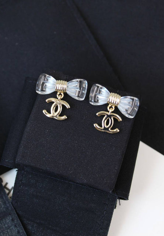 CHANEL 🤍
↗️ *Super Master Quality ®️*
* *New Collection* 
 Chanel the Ribbon 🎀 model Necklace & Earings
Necklace 
105 dhs🪙💕
Earings 
85 dhs🪙💕
Necklace with earings 
*170 dhs🪙💕* with *Normal* Box
*230 dhs🪙💕* with *Orignal* Box

Zain106
♥️♥️♥️