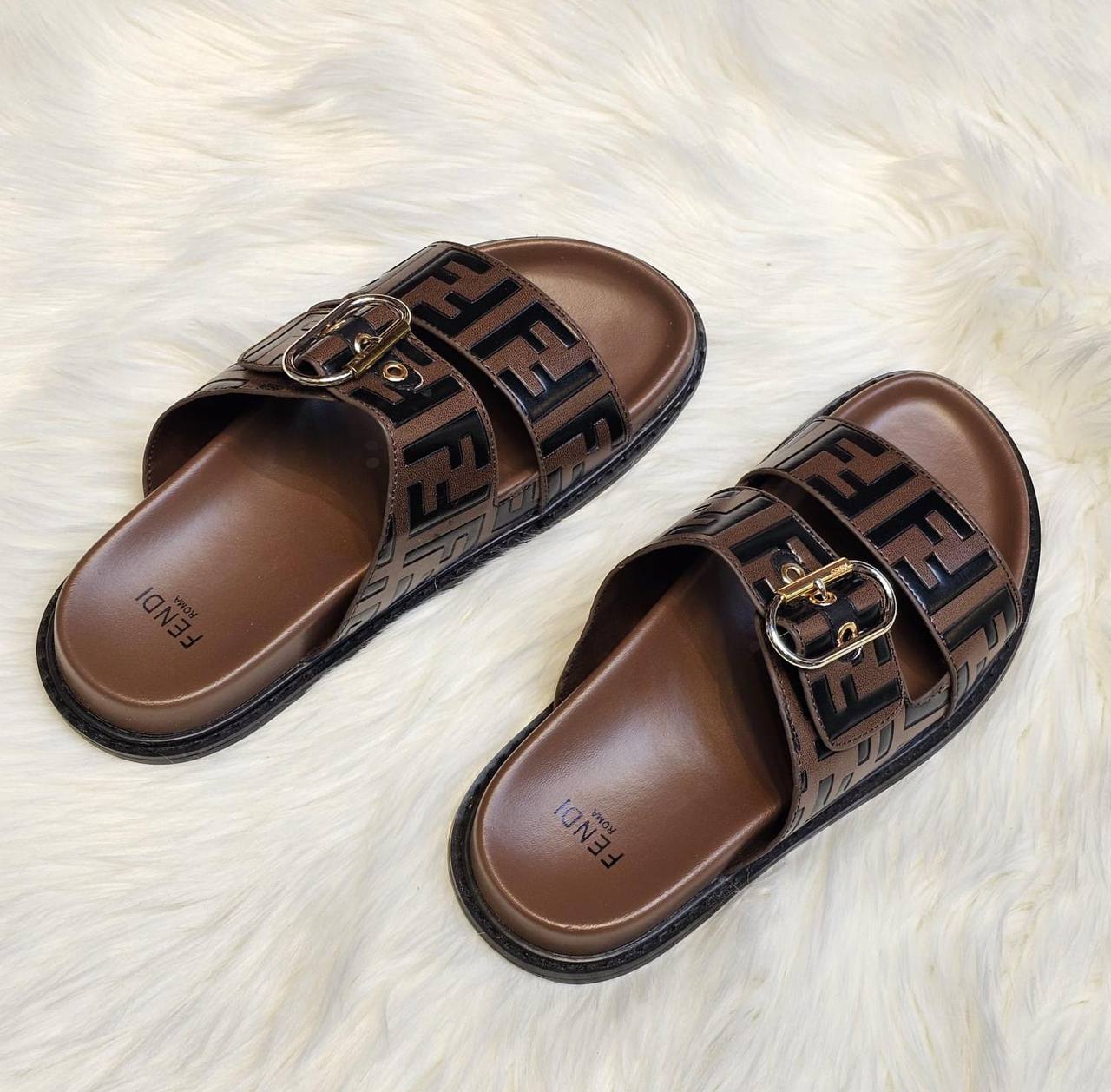 FENDI 
☘️ *SIZE  36  to 41 ☘️                                                                                                       
150 dhs✅

Zain224
♥️♥️♥️
