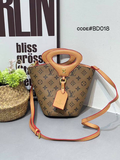 LV
ʀɪᴠᴀɢᴇ BB ʙᴀɢ
ᴡɪᴛʜ ʟᴏɴɢ ʙᴇʟᴛ sᴛʀᴀᴘ
sɪᴢᴇ : 25 cm

70 dhs🪙💕

Zain31
♥️♥️♥️