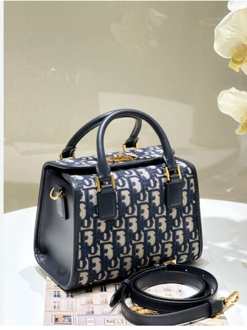 Dior

95 dhs✅

with box
🎁🎁🎁

Zain235
♥️♥️♥️
