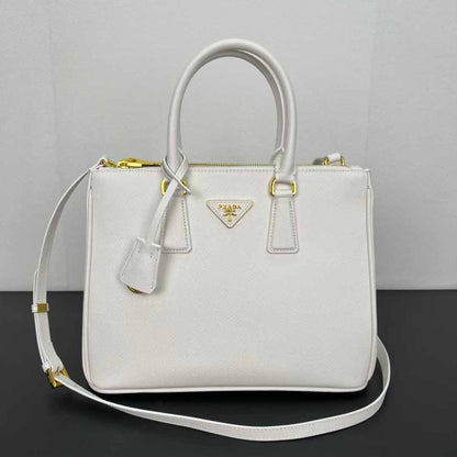 Prada

350 dhs🇦🇪🇦🇪🇦🇪


Zain153
♥️♥️♥️