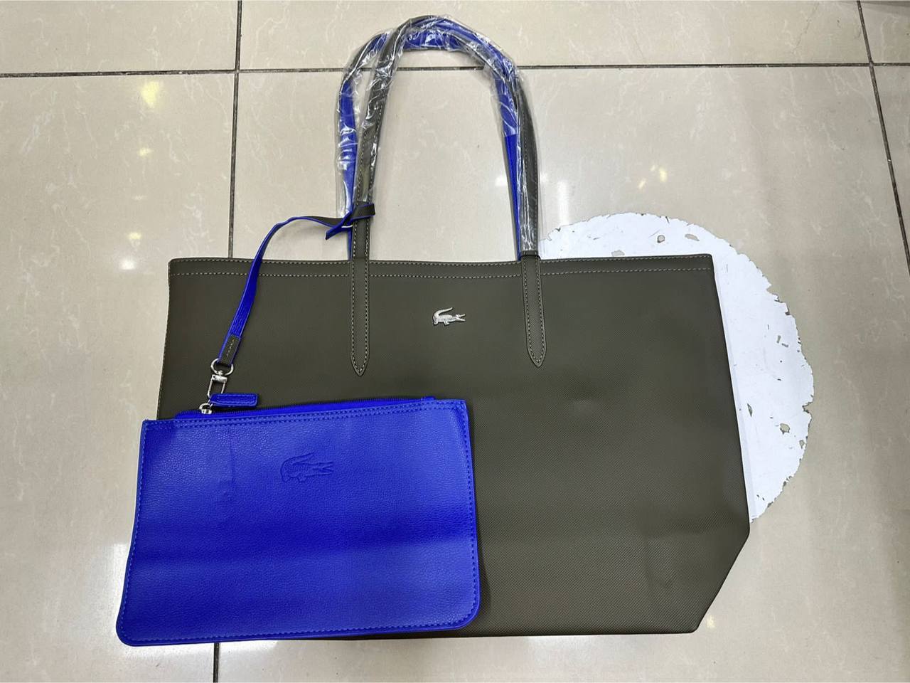 Lacoste
70 dhs💓

Zain07
♥️♥️♥️