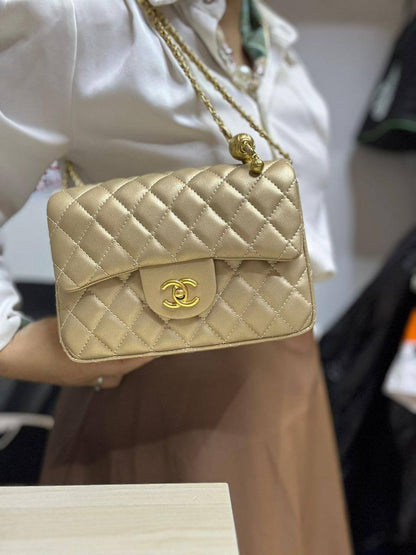 🌷 Chanel CF
1⃣️ First quality +🎁
Size : 22 * 16  cm
85 dhs👑
with box🎁

Zain115
♥️♥️♥️