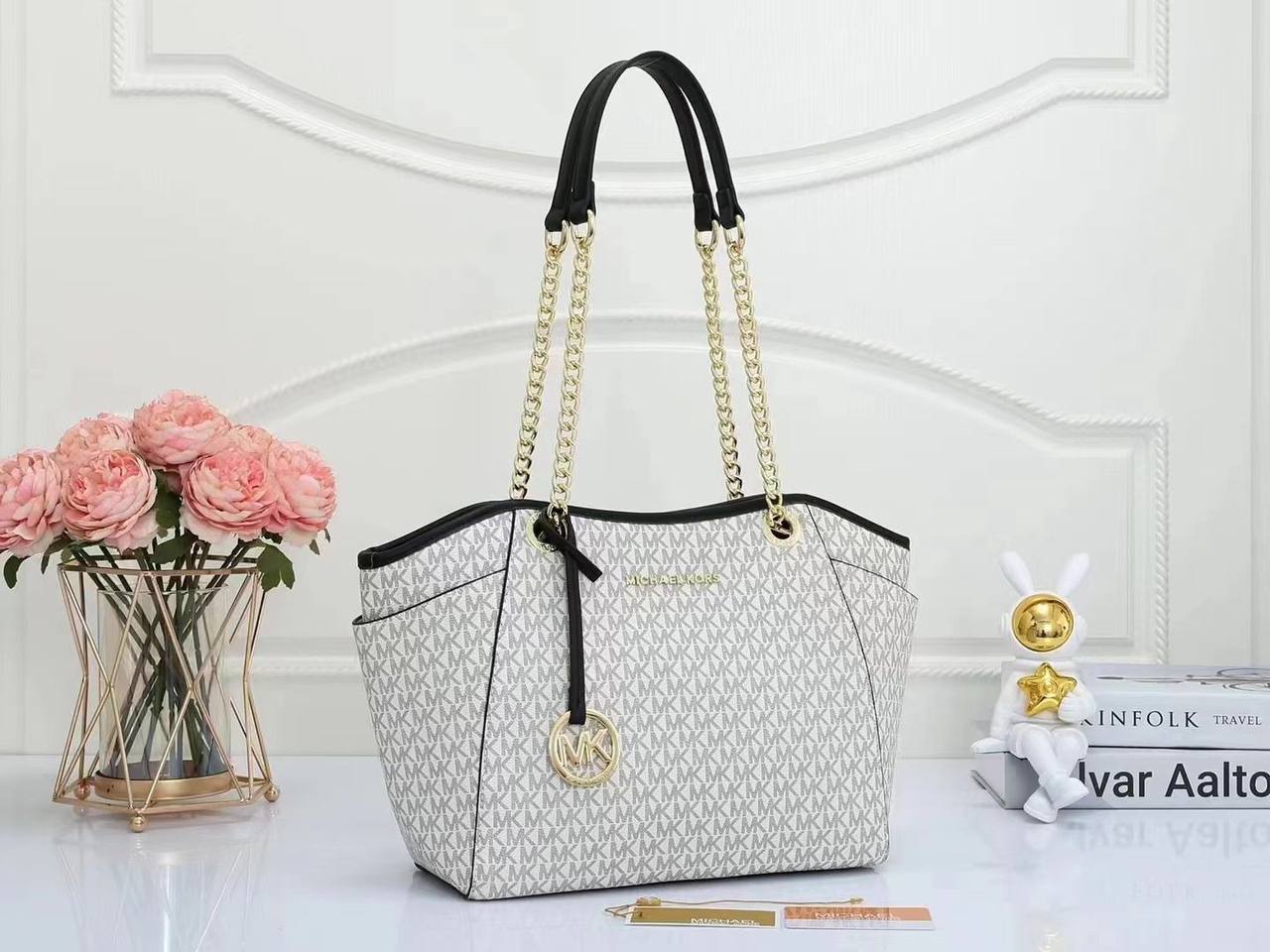 Bags
90 dhs✅
high quality

Zain26
♥️♥️♥️